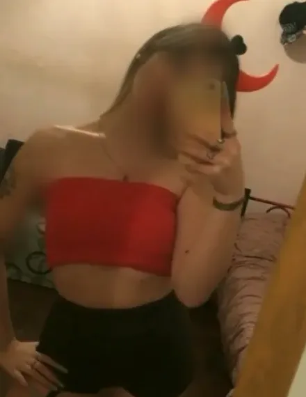 Anna, 32