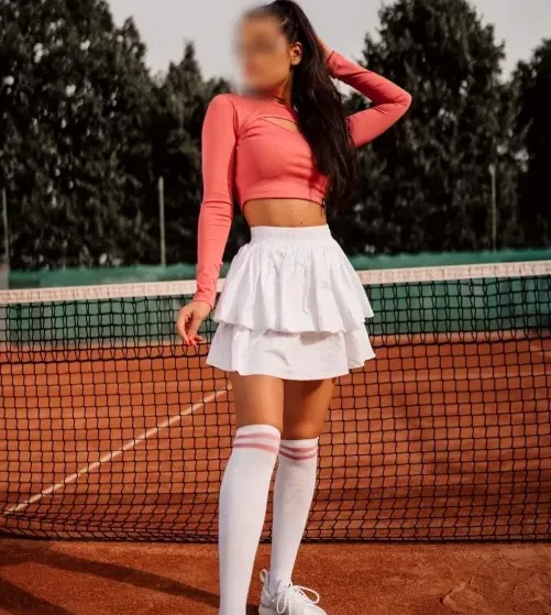 Caroline, 35