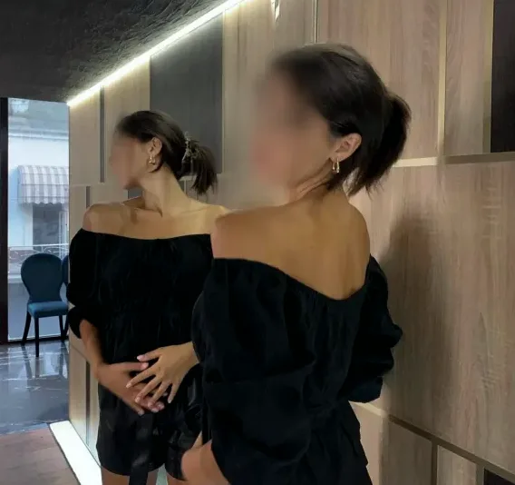 Caroline, 33
