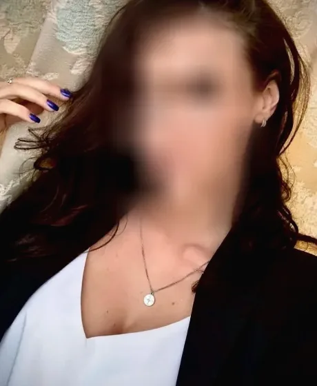 Caroline, 33
