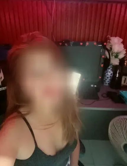 Clara, 32