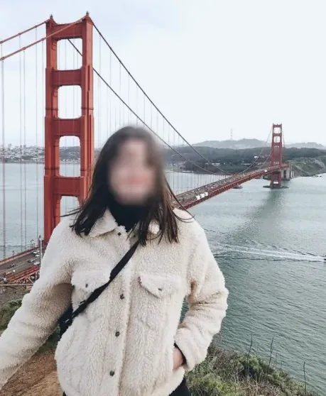 Elif, 28