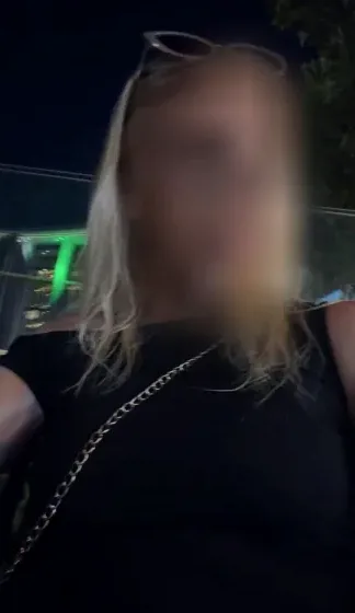 Ella, 18