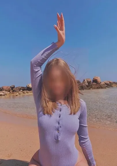 Ellen, 27