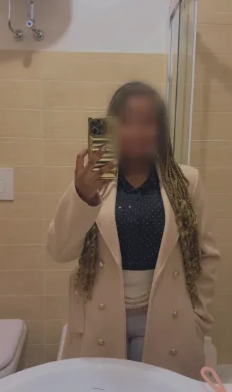 Laura, 27