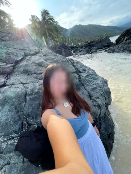 Laura, 24