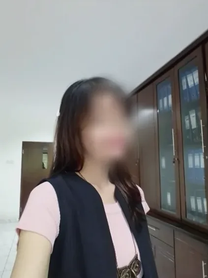 Rosa, 35