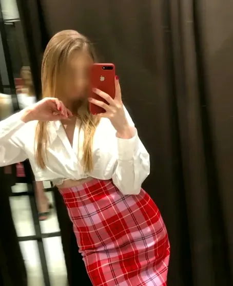 Tina, 24