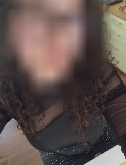 Zeynep, 24